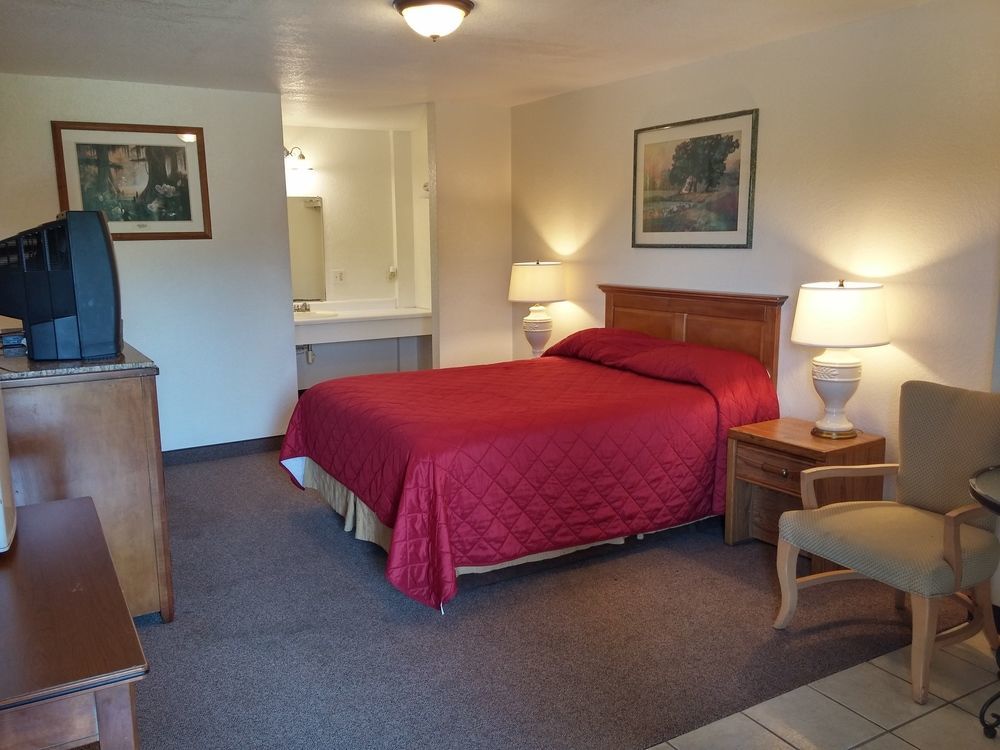 Country Regency Inn & Suites Manvel Bagian luar foto